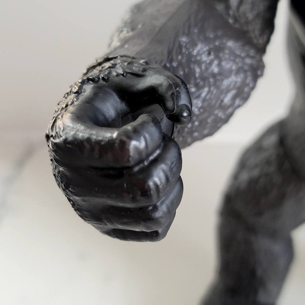 11-inch Giant Kong action figure by Playmates Toys Godzilla vs. Kong Movie - Picture 12 of 13